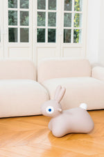 Quut Hoppi Bouncing Bunny Warm Grey