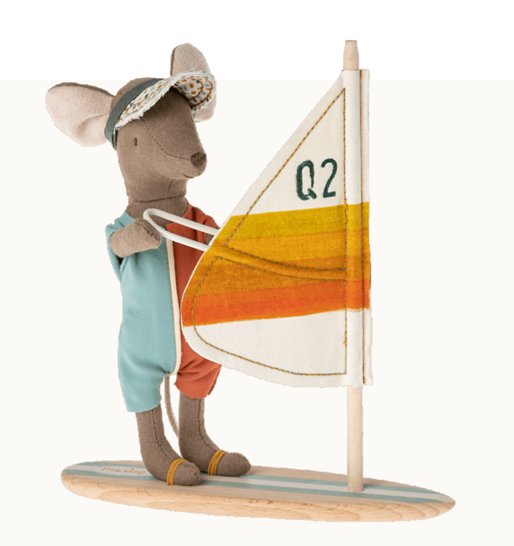 Beach Mouse, Surfer Big Brother